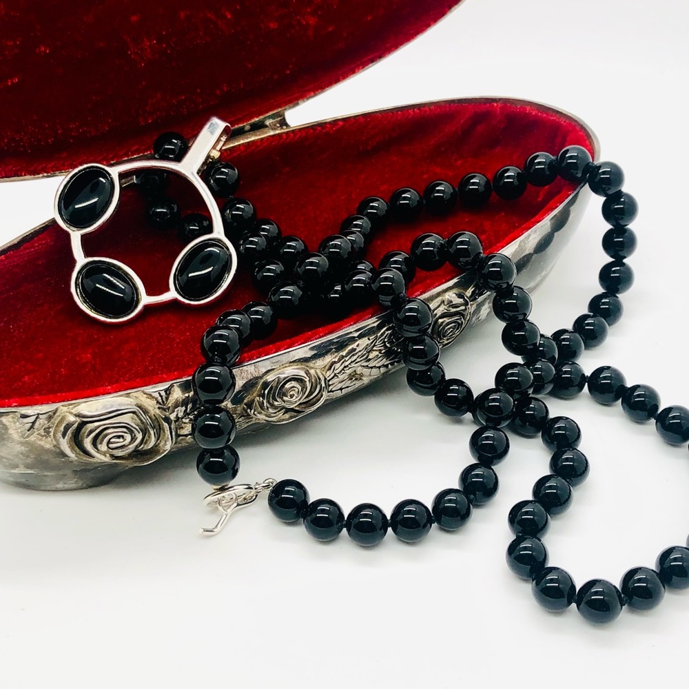 Vintage Luxe Gorgeous Onyx SSD Silver Necklace